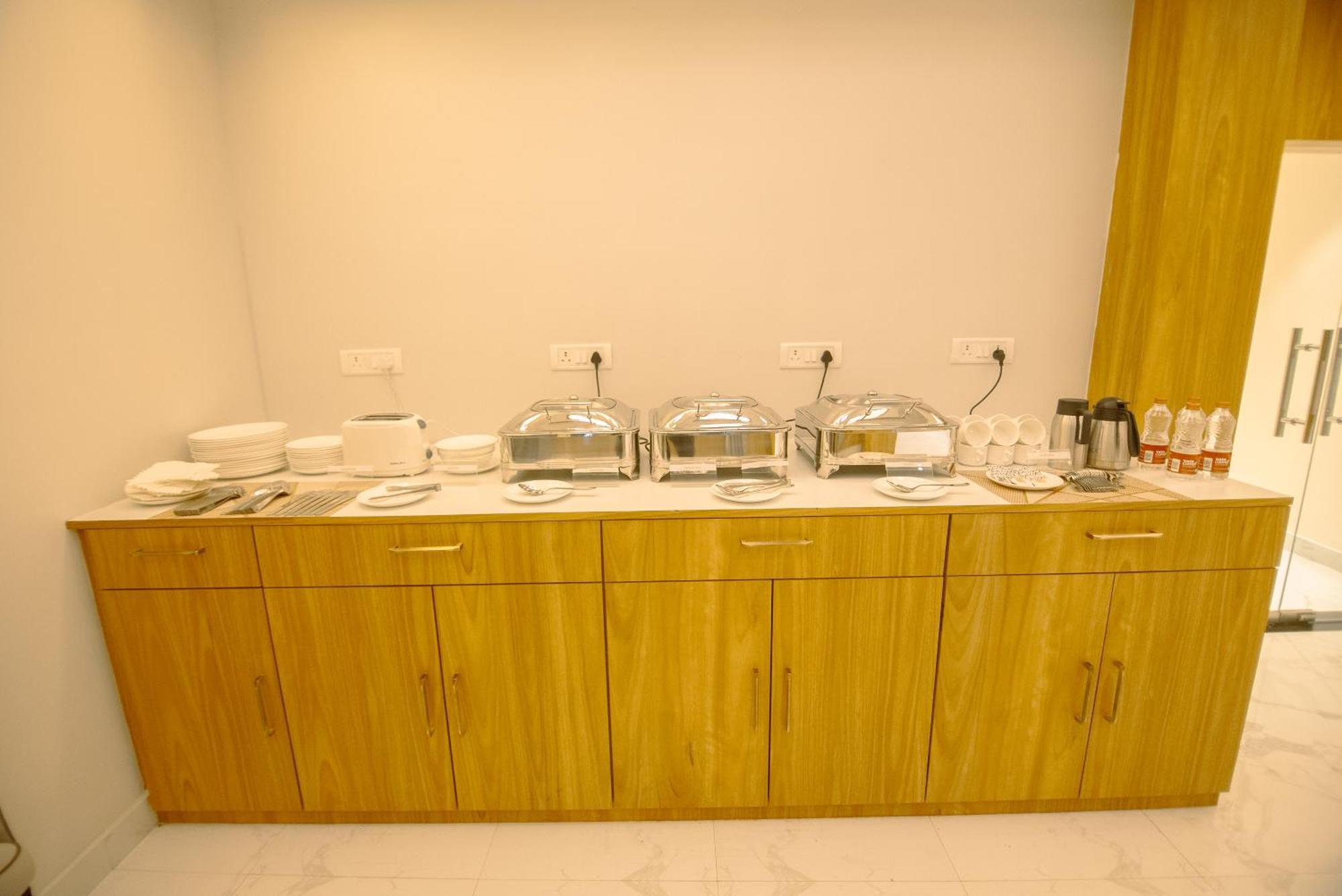 Hotel Dc Star Колката Екстериор снимка