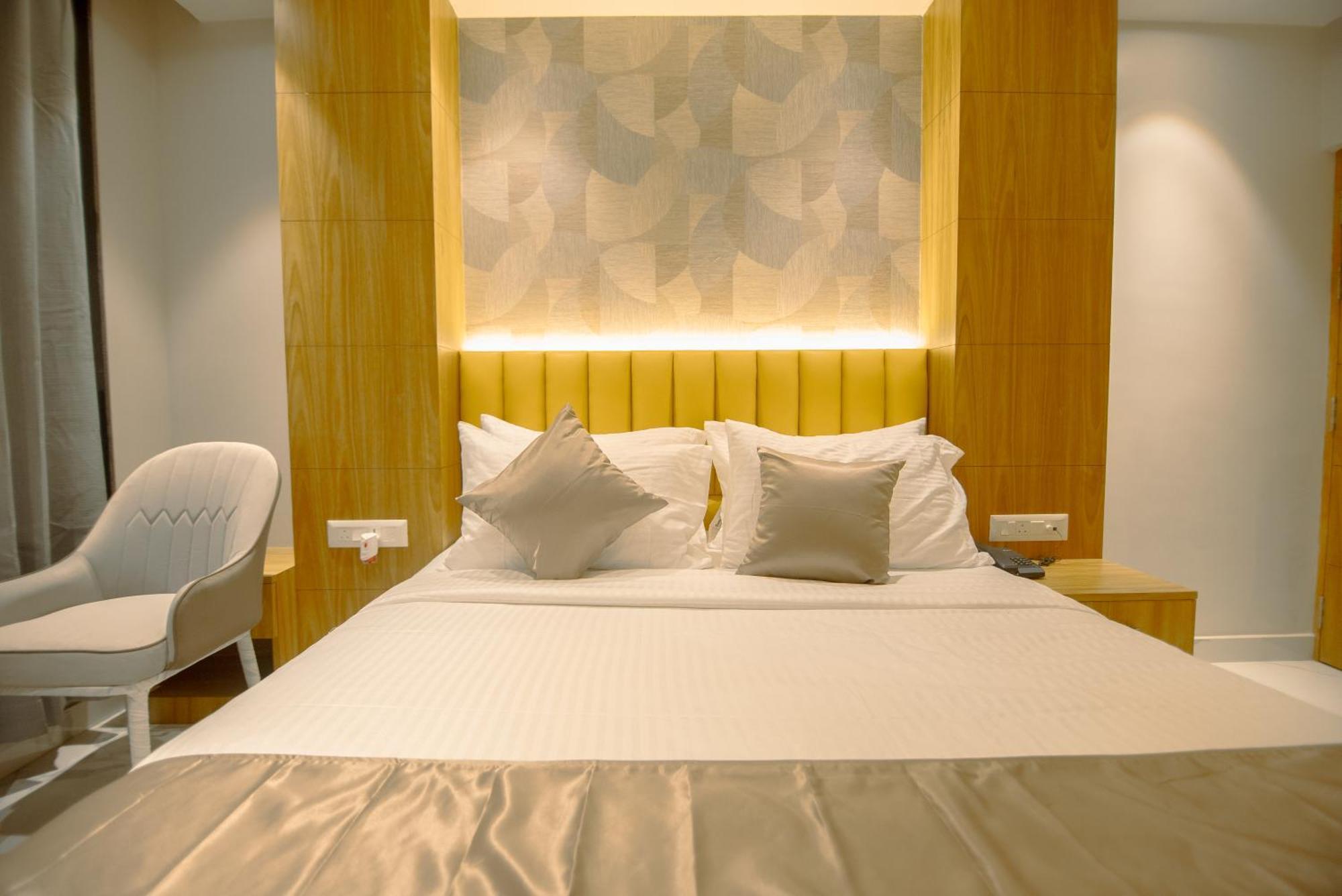 Hotel Dc Star Колката Екстериор снимка