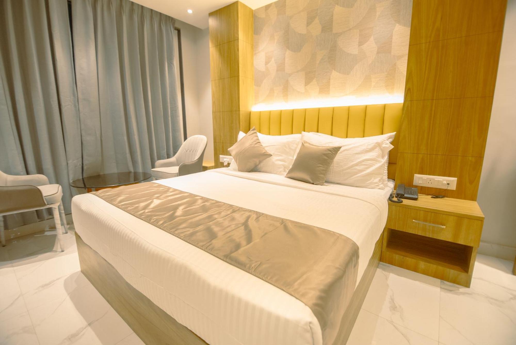 Hotel Dc Star Колката Екстериор снимка