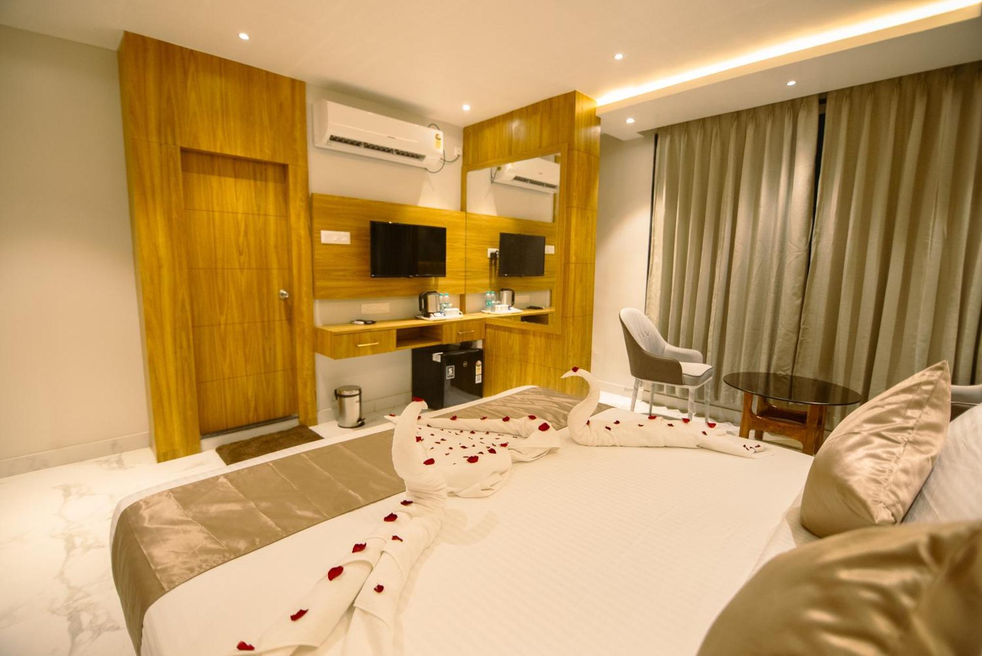 Hotel Dc Star Колката Екстериор снимка