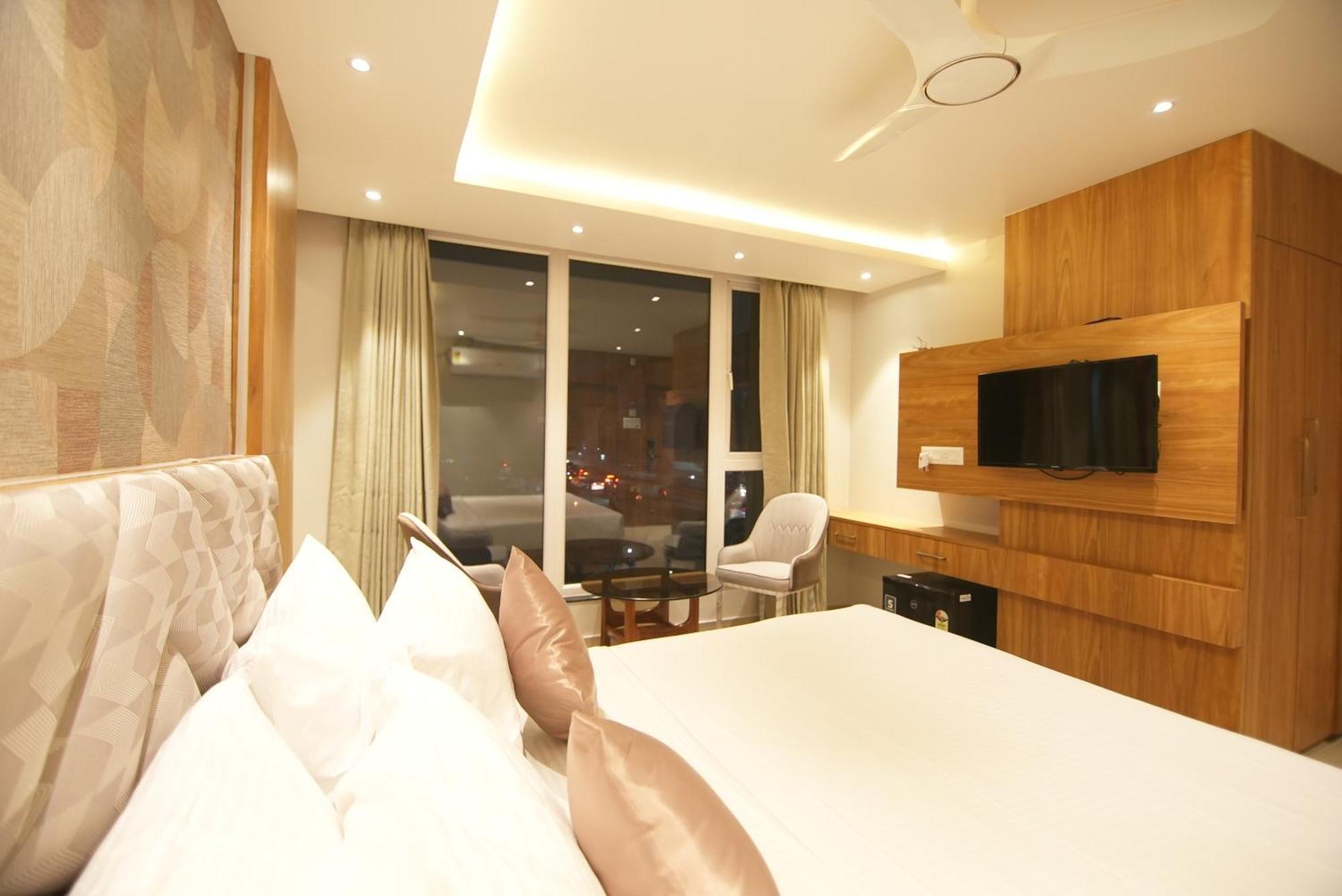 Hotel Dc Star Колката Екстериор снимка