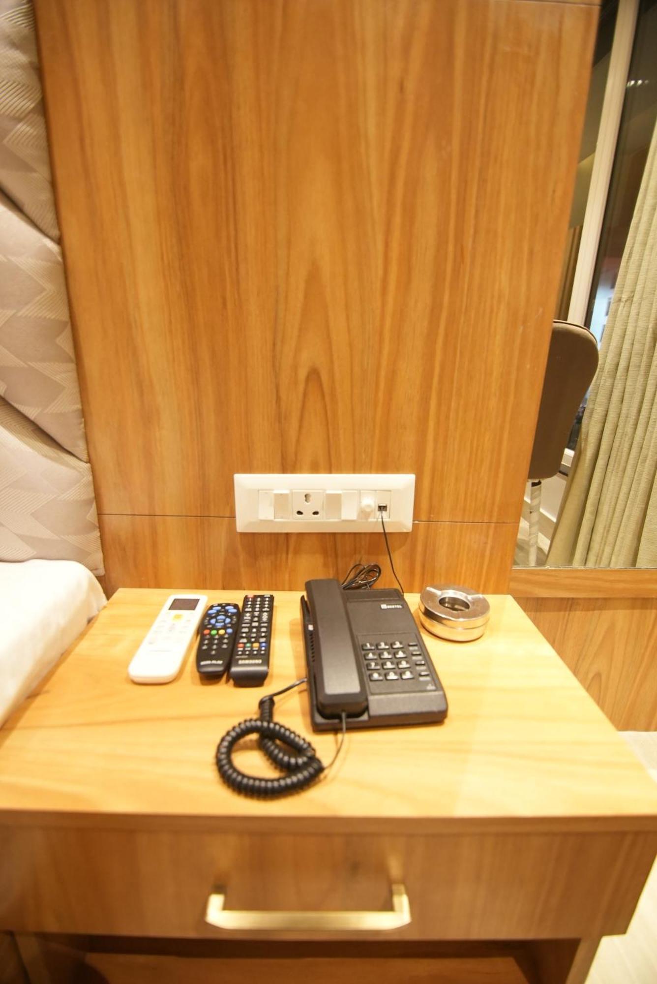 Hotel Dc Star Колката Екстериор снимка