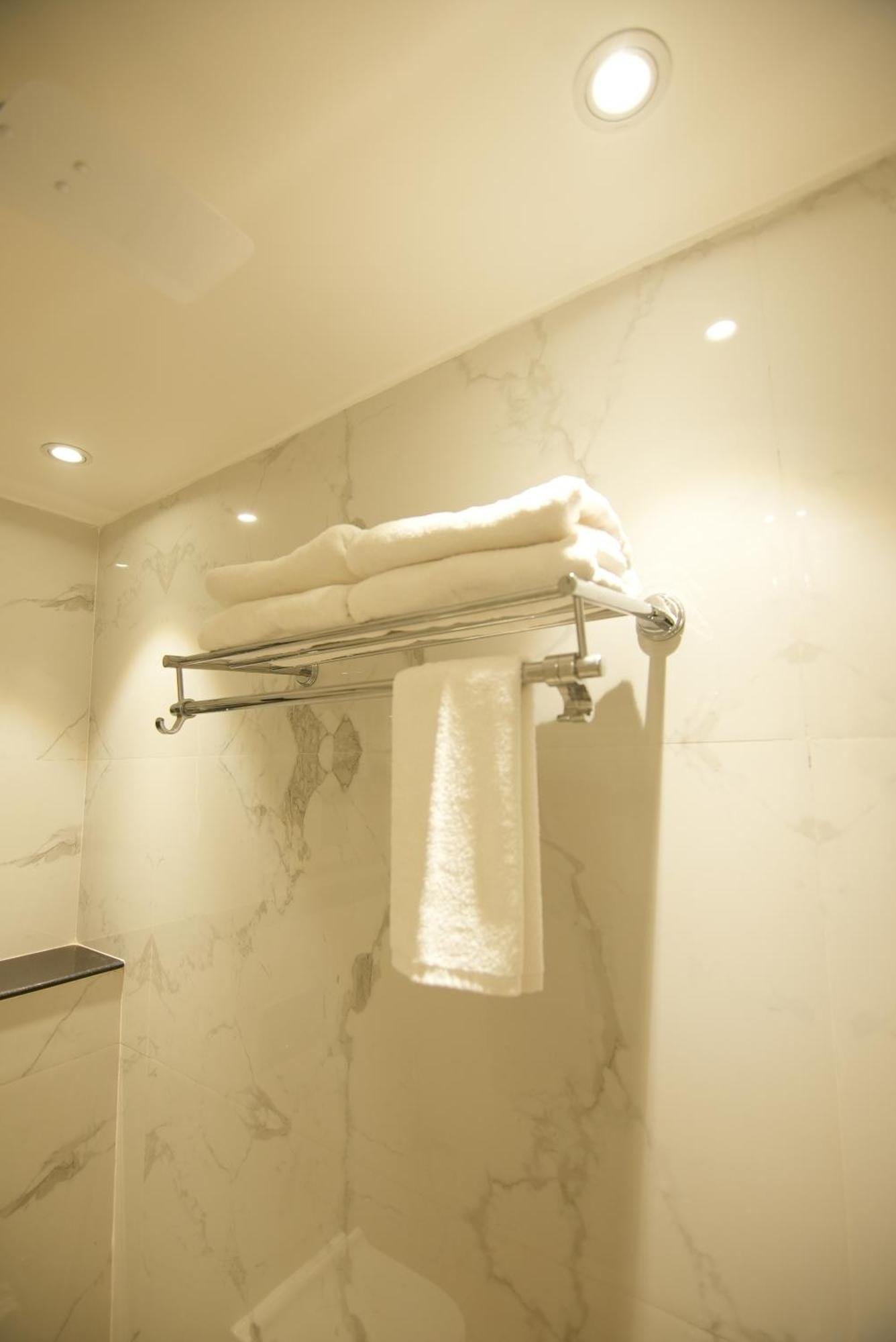 Hotel Dc Star Колката Екстериор снимка