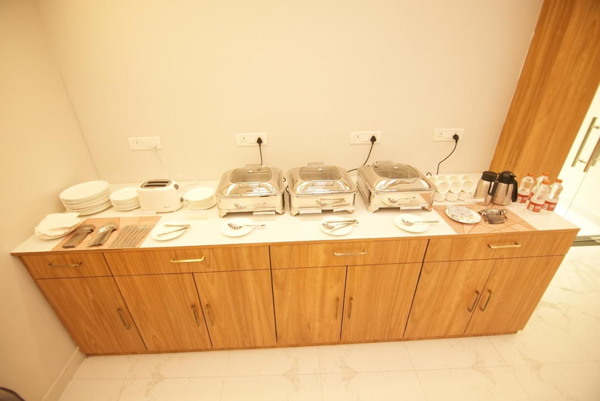 Hotel Dc Star Колката Екстериор снимка
