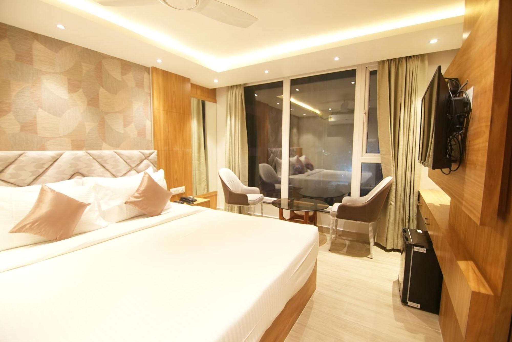 Hotel Dc Star Колката Екстериор снимка