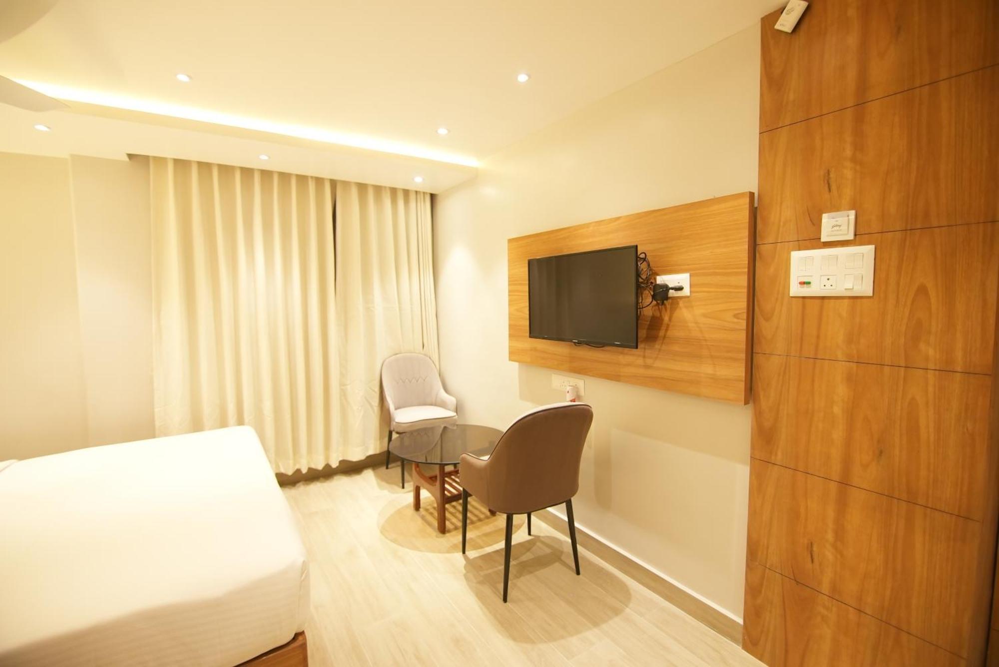 Hotel Dc Star Колката Екстериор снимка